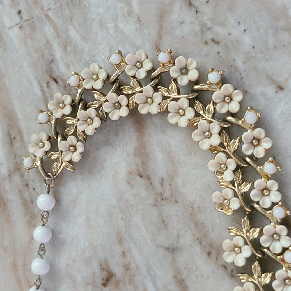 2/$20 Vintage Floral Choker Necklace - Picture 3 of 7